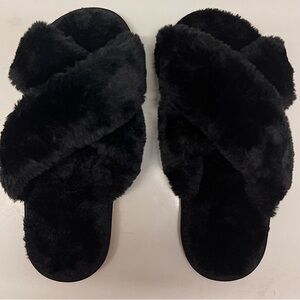 NWOT Fluffy Black Slippers with a hard bottom side - women’s size 6